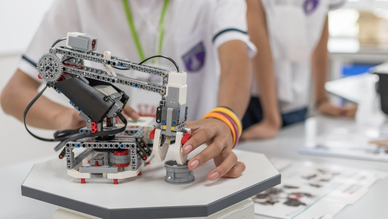 What are Simple Robotics for Kids? - BrightChamps Blog