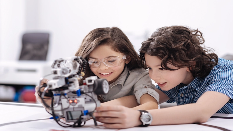 What are Simple Robotics for Kids? - BrightChamps Blog