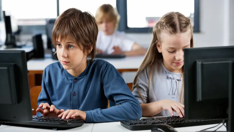 Choosing the Right Coding Program for Your Child