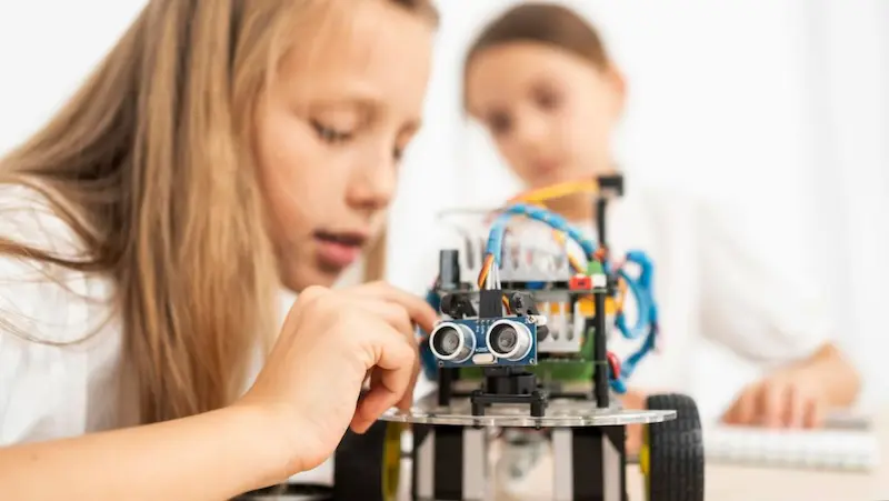 kids learning robotics