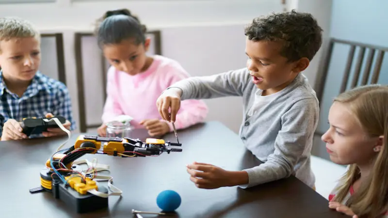 10 Robotic Lessons and Activities for Kids- Robotic Projects