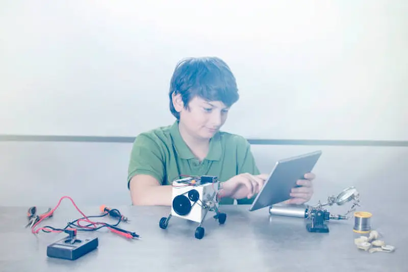 What are Simple Robotics for Kids? - BrightChamps Blog