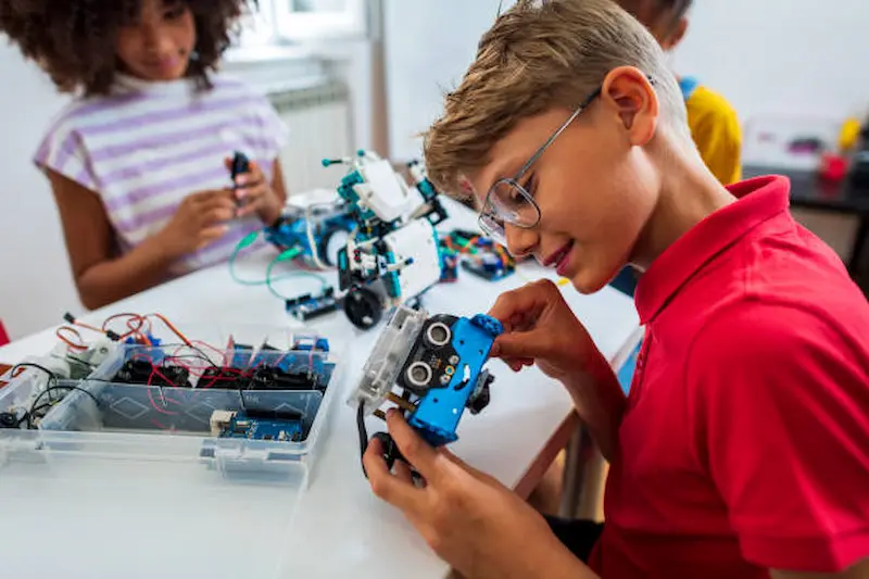 What are Simple Robotics for Kids? - BrightChamps Blog